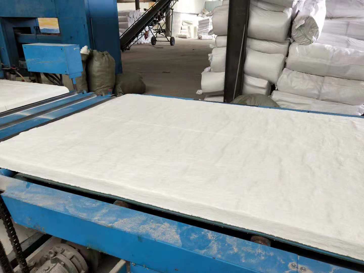 供應(yīng)徐州硅酸鋁針刺毯 徐州硅酸鋁 徐州硅酸鋁針刺毯供應(yīng)