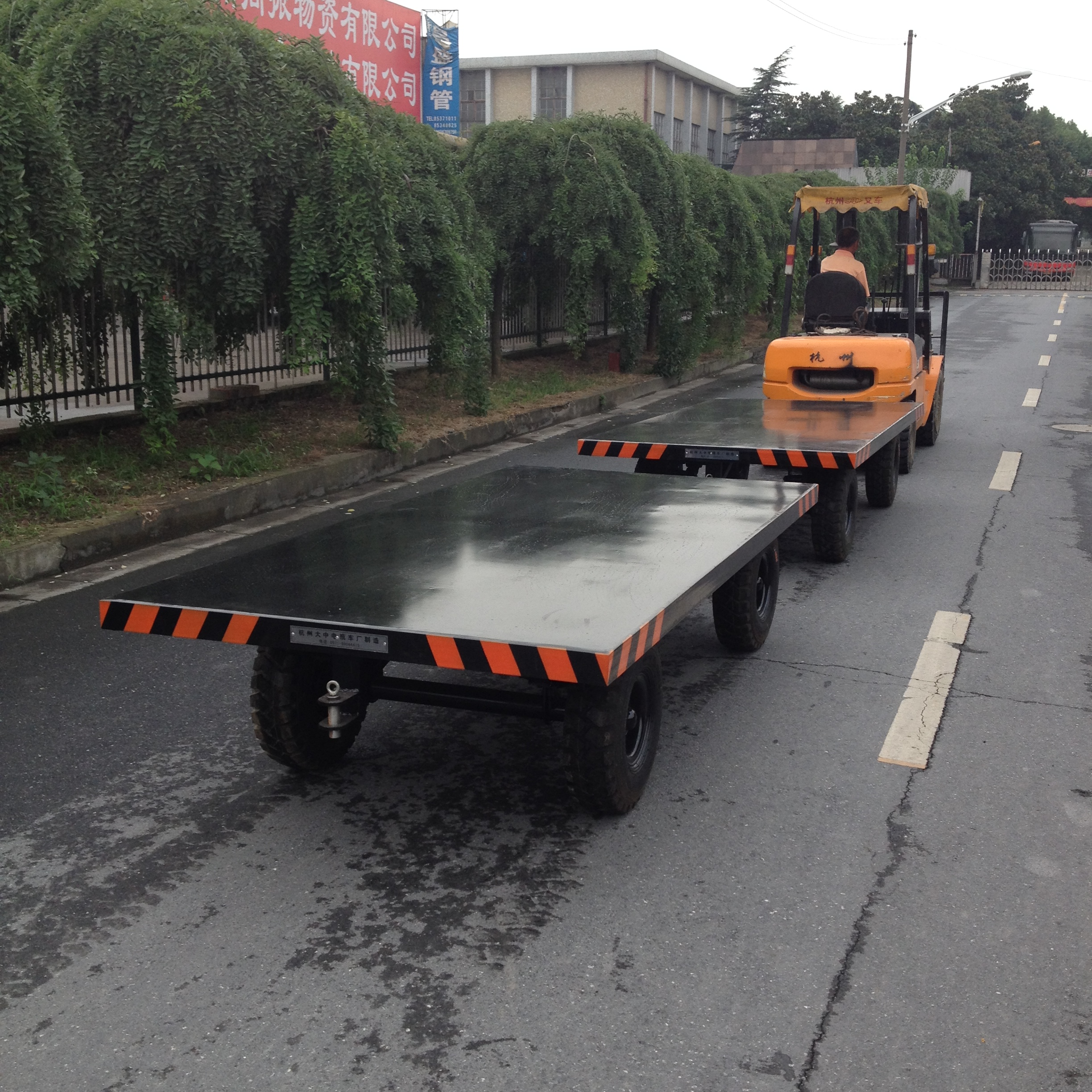 平板拖掛車(chē) 中小型平板拖掛車(chē) 帶護(hù)欄平板拖車(chē) 拖掛車(chē) 廠家推薦DT2型平板拖掛車(chē) 倉(cāng)庫(kù)