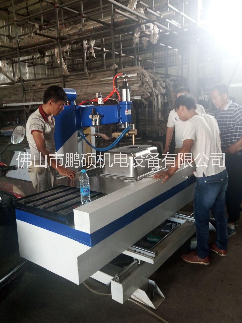 數(shù)控不銹鋼廚柜臺面數(shù)控切盆機，全