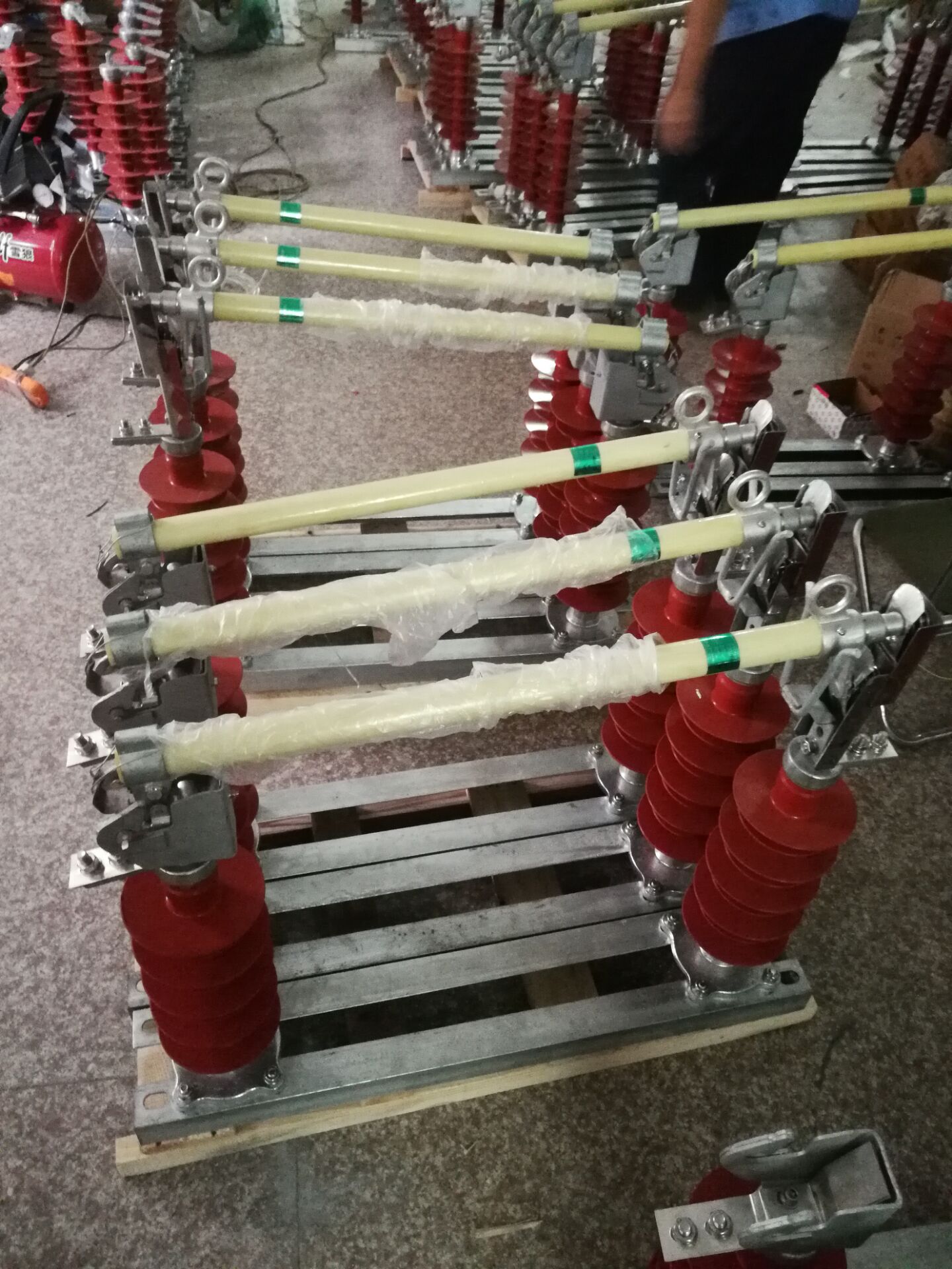 35KV防風(fēng)型跌落式高壓熔斷器HGRW-3* 35KV跌落式高壓熔斷器