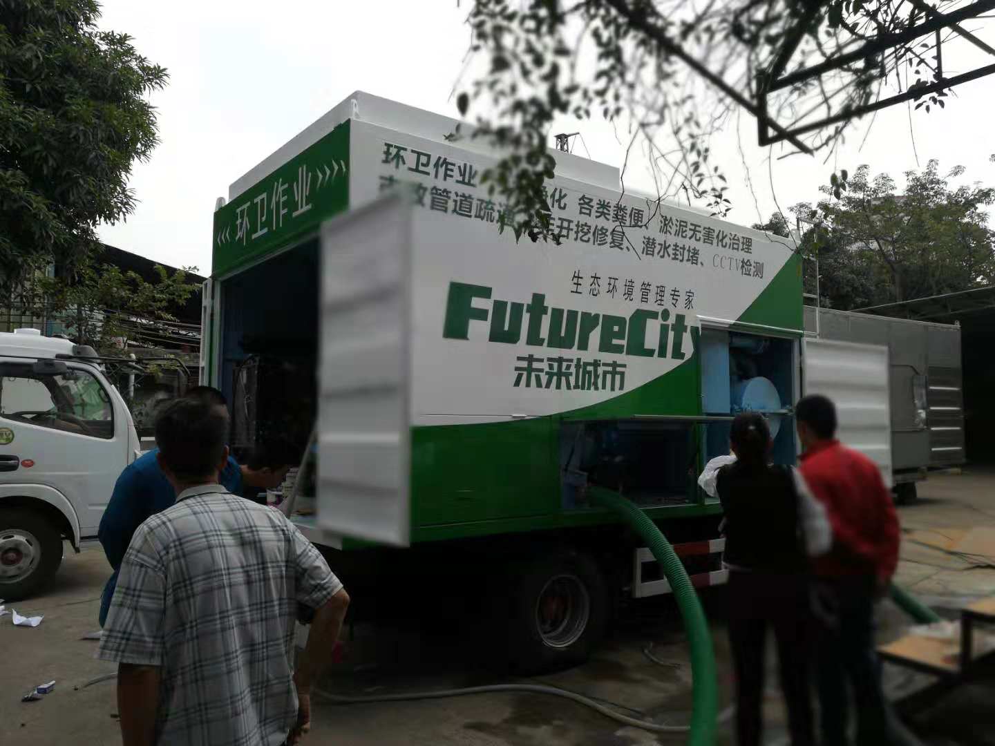 化糞池清掏設(shè)備、化糞池清掏車、養(yǎng)殖場糞便清掏車