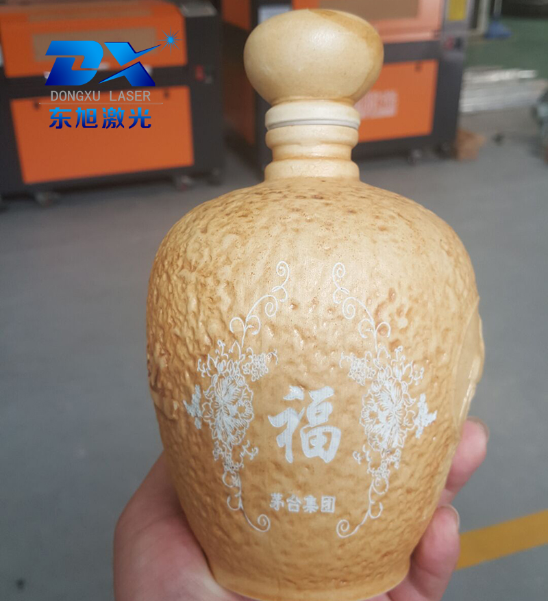 東旭專業(yè)級酒壇鐳射深雕機陶瓷玻璃紫砂酒瓶酒壇酒盒激光雕刻機