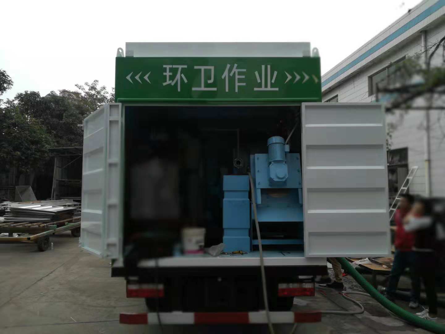 化糞池清掏設(shè)備、化糞池清掏車、養(yǎng)殖場糞便清掏車