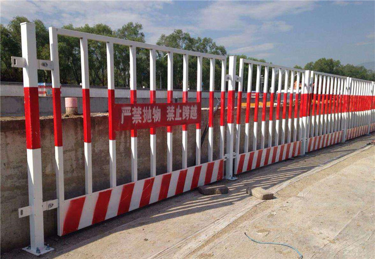 基坑防護(hù)網(wǎng) 施工安全基坑圍擋防護(hù)網(wǎng)