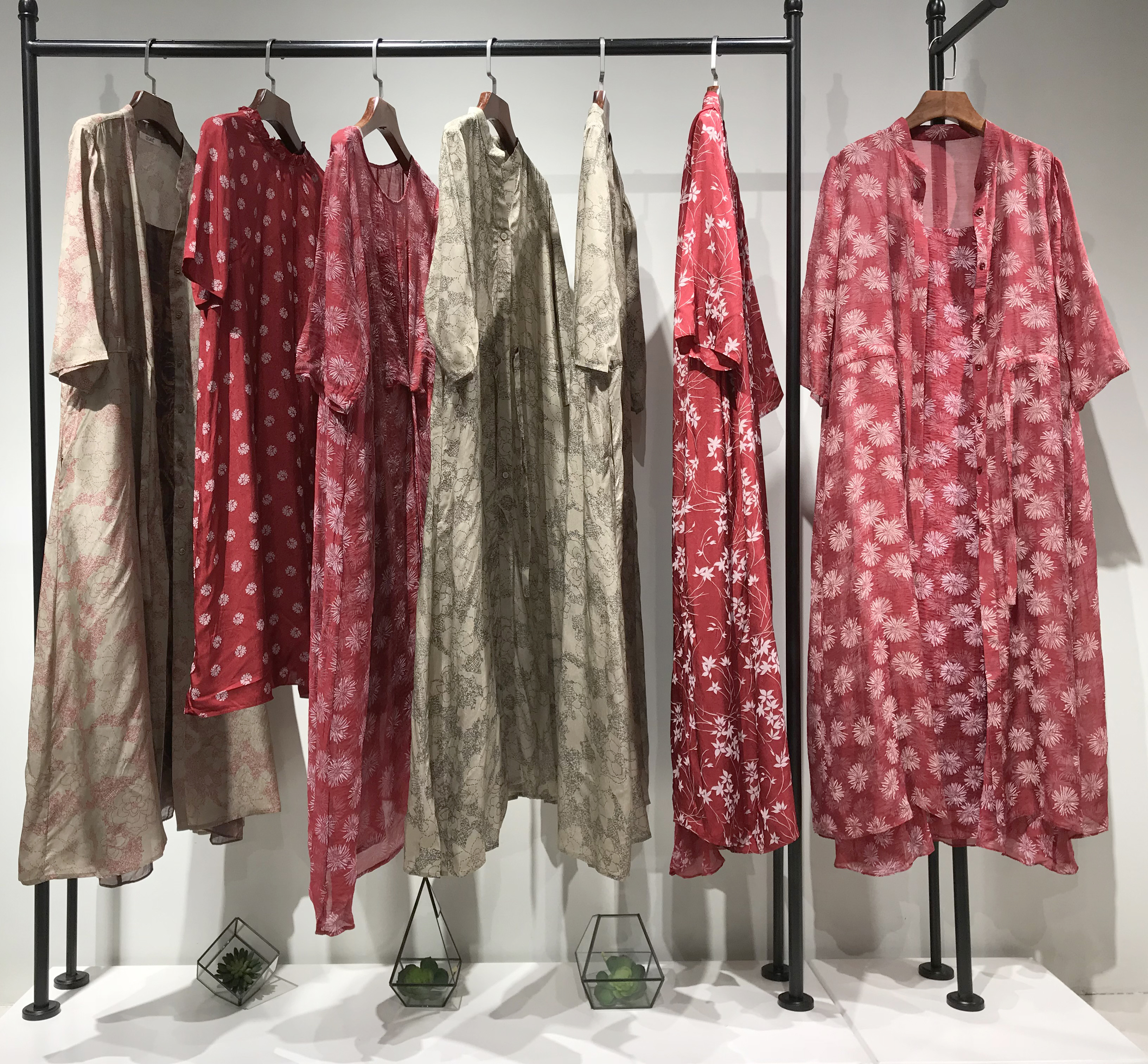 品牌折扣店進(jìn)貨渠道都有哪些廣州健凡服飾一手貨源*女裝走份批發(fā)