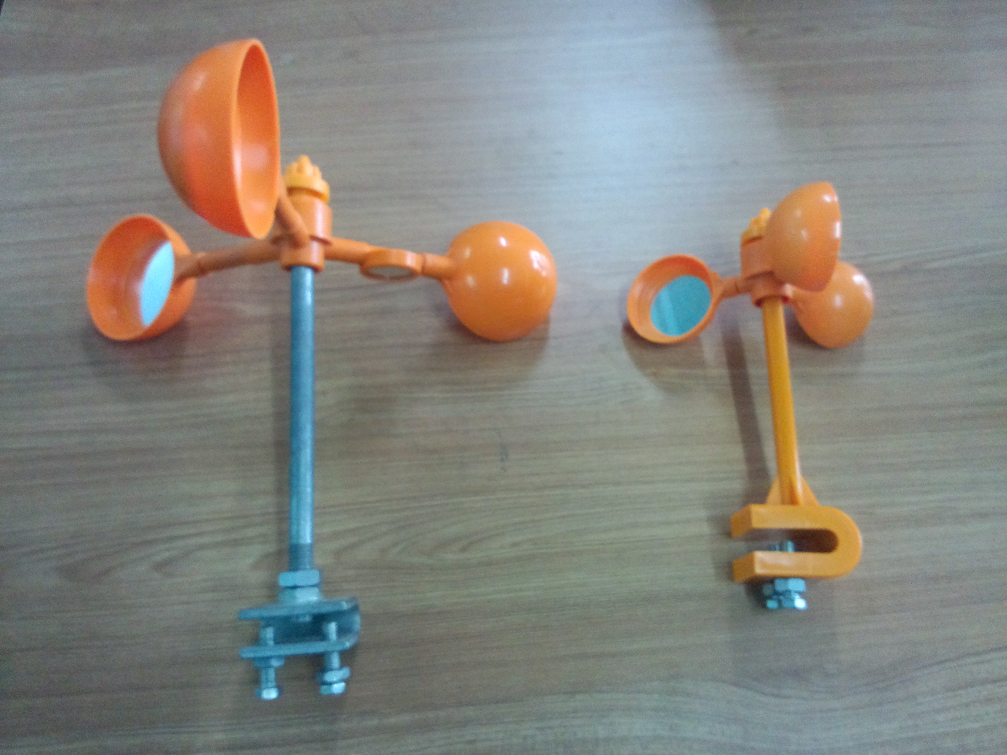 廣州金能電力廠家年底大促銷風(fēng)力驅(qū)鳥器