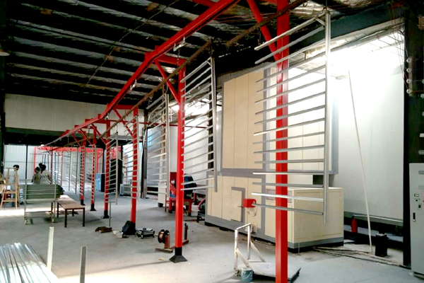 新月鋅鋼護欄噴涂設(shè)備開發(fā)的全新升級的噴涂生產(chǎn)線