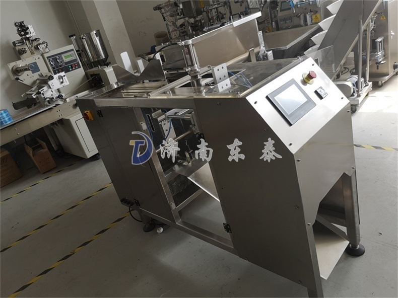 全自動(dòng)給袋式包裝機(jī) 給袋式醬料定量包裝機(jī) 辣椒醬果醬黃燜雞包裝