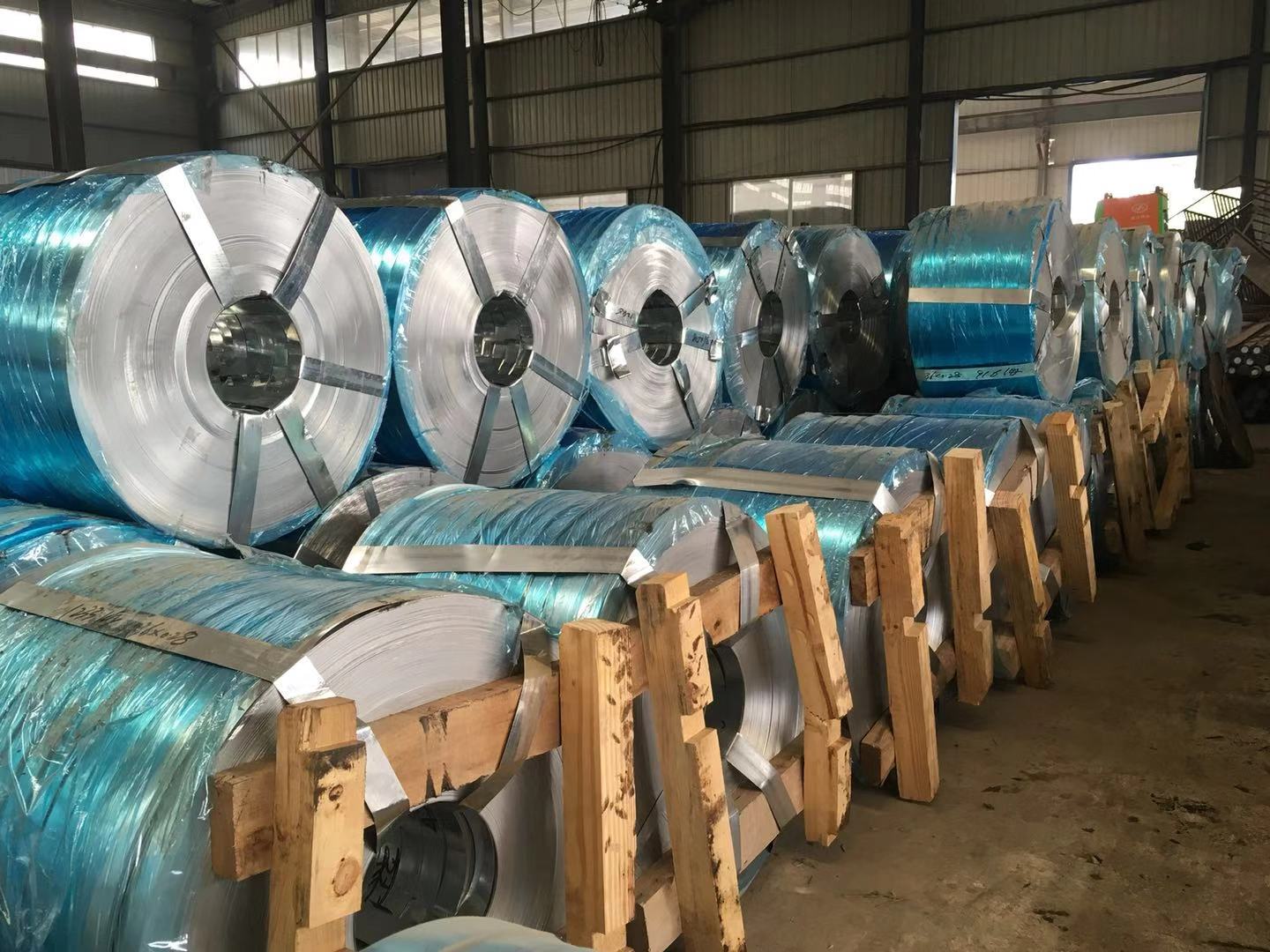 建筑拉片帶鋼生產(chǎn)廠家_長(zhǎng)期現(xiàn)貨供應(yīng)