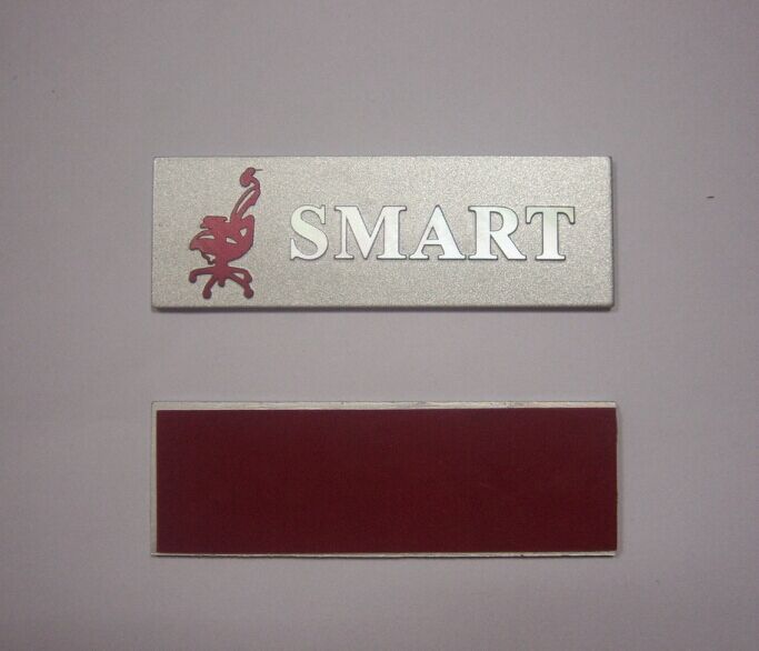 廠家供應(yīng)佛山家居標(biāo)牌 彩印酒標(biāo)牌 電器沖壓銘牌 辦公家具銘牌 金屬亮光標(biāo)牌