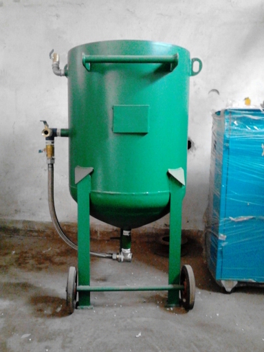 供應(yīng)多功能噴砂機(jī)噴丸機(jī) 多功能噴砂機(jī)噴丸機(jī)環(huán)保噴砂機(jī)