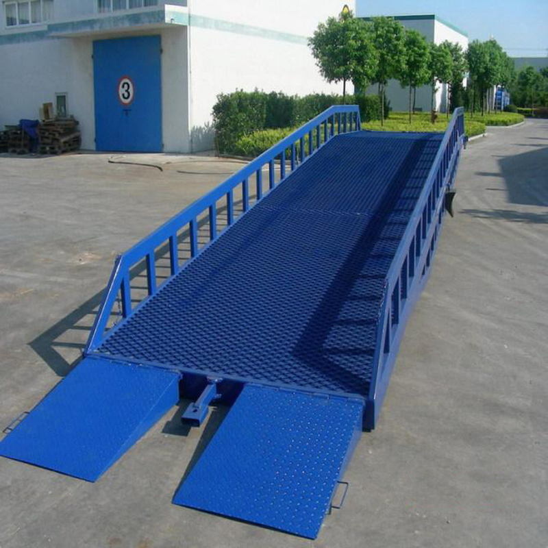 移動(dòng)登車橋液壓移動(dòng)登車橋倉(cāng)儲(chǔ)叉車集裝箱裝卸貨升降平臺(tái)物流碼頭月臺(tái)調(diào)節(jié)板