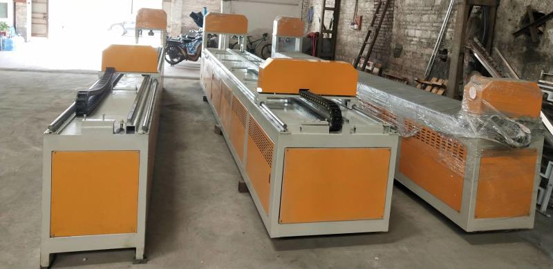 廠家直銷(xiāo)液壓全自動(dòng)沖孔機(jī)方管沖孔機(jī)