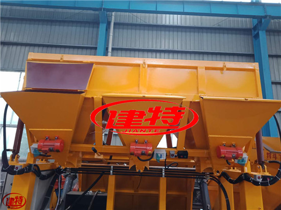 建特重工丶自動上料噴漿車_ 混凝土噴漿車一拖三雙斗