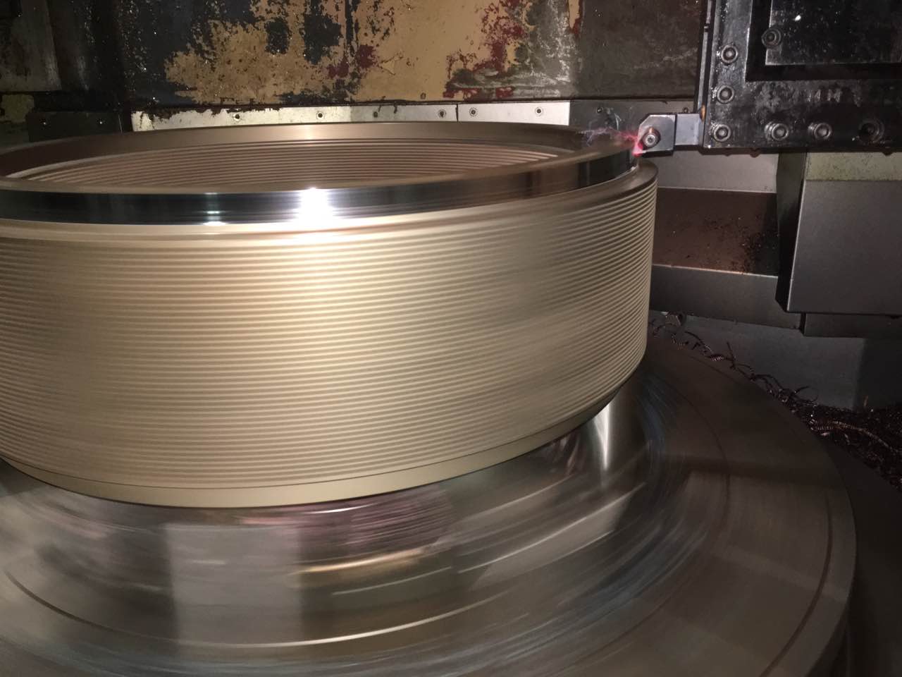 車加工高硬度鑄鐵工件的cbn刀具 斷續(xù)加工高硬度鑄鐵解決氣孔夾砂加工難問(wèn)題