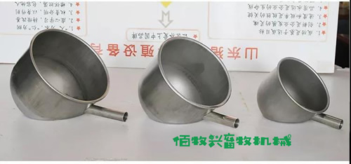 豬用飲水碗新型不銹鋼環(huán)保水碗小豬飲水器圓形飲水碗養(yǎng)豬水碗廠家*