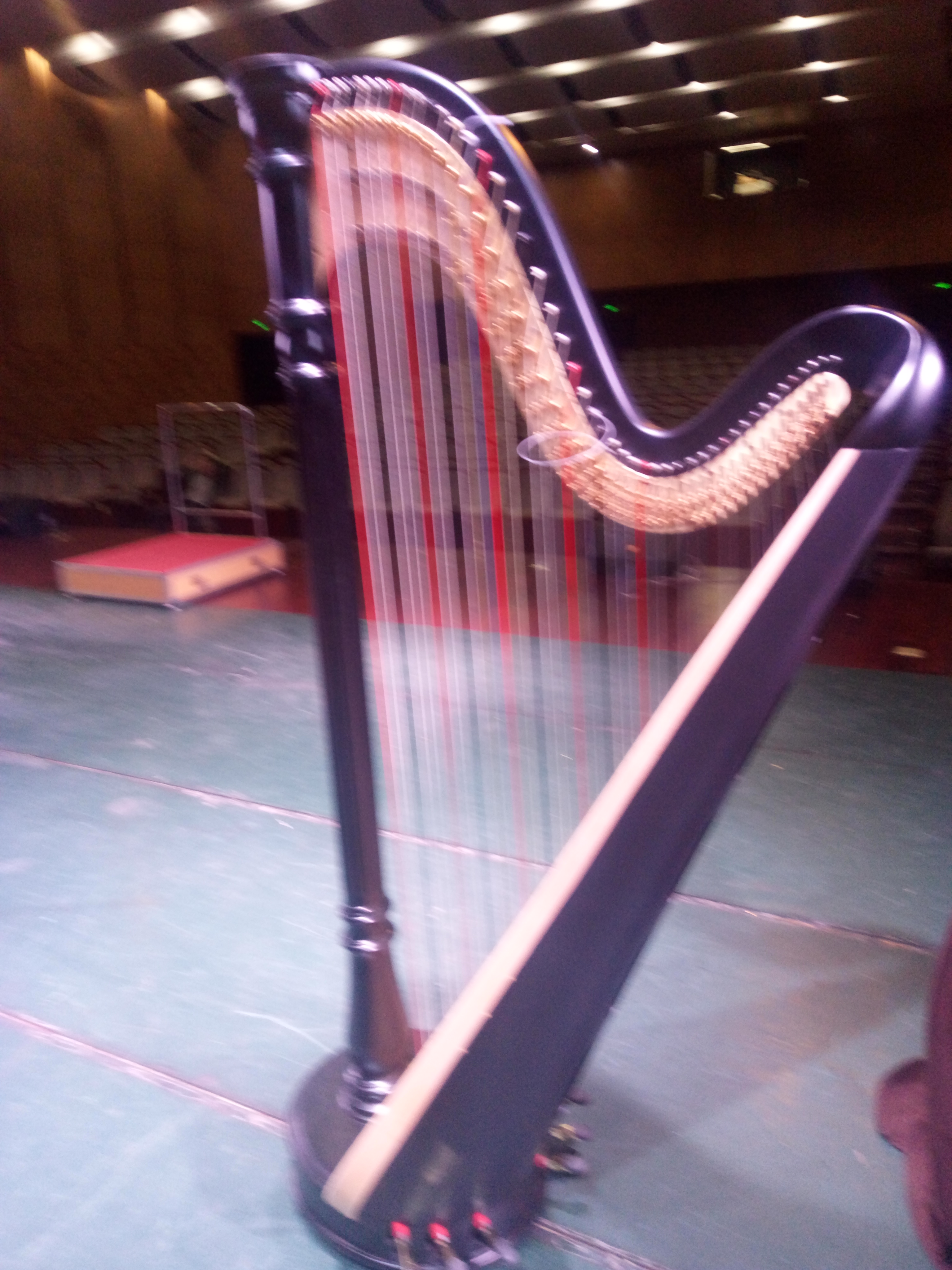 濟(jì)南演出樂器搬運(yùn)..公司搬家.鋼琴搬運(yùn).濟(jì)南萬泰搬家 15098925616