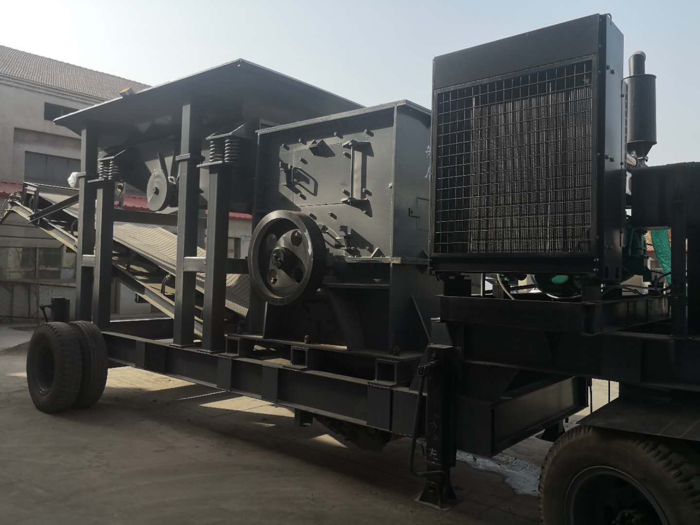 碎石機大型車載  礦山石料移動破碎機  移動式建筑垃圾破碎機  移動煤炭破碎機