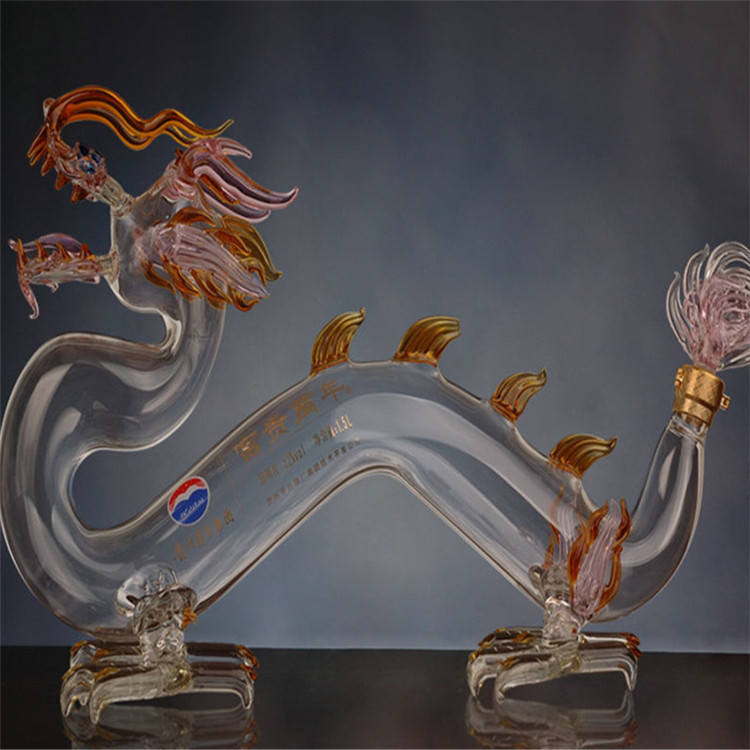 白酒瓶廠家定制十二生產(chǎn)玻璃酒瓶大龍型酒瓶