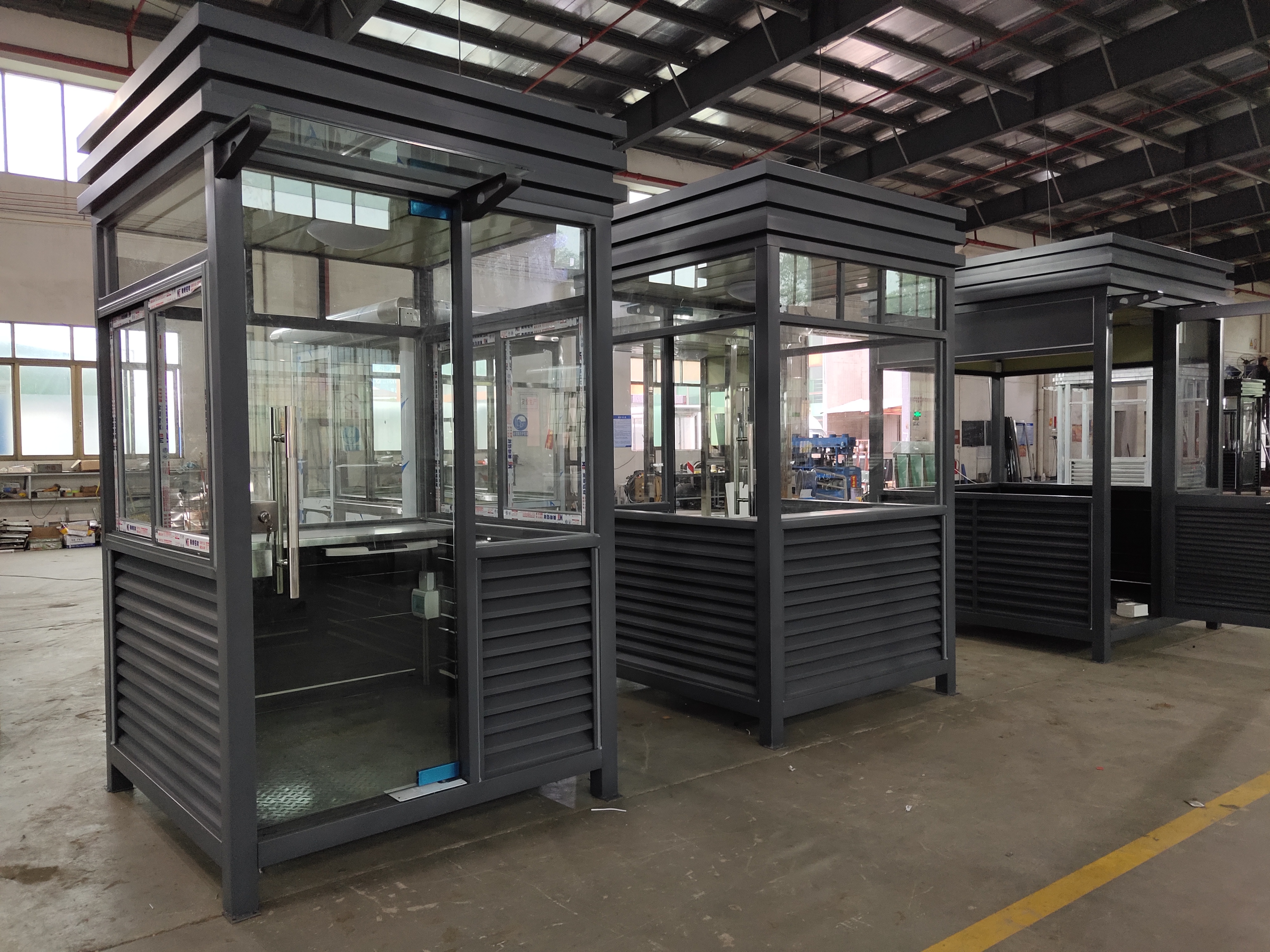 方形鋼結(jié)構(gòu)崗?fù)S家 不銹鋼收費(fèi)崗?fù)r(jià)格 彩鋼崗?fù)S家直銷 移動(dòng)廁所淋浴房 金屬雕花崗?fù)ざㄖ?  title=