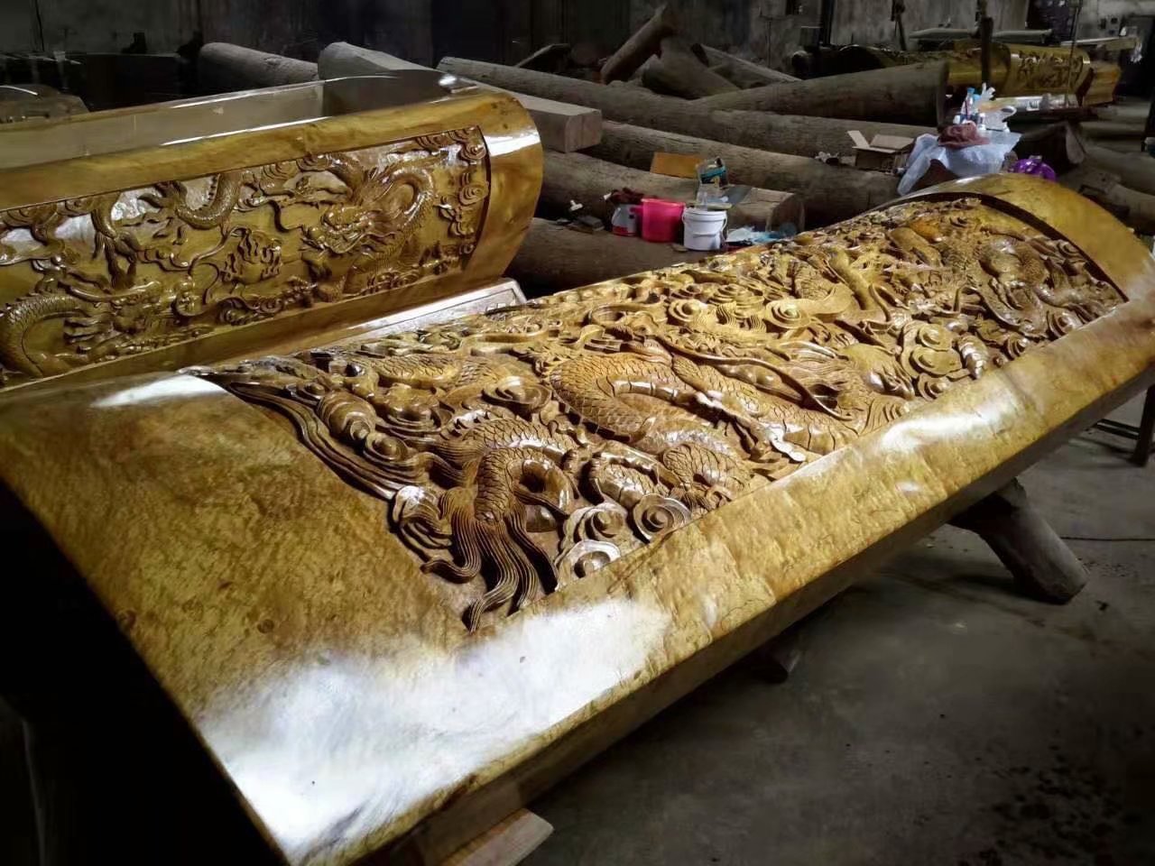 廠價(jià)供應(yīng)千年陰沉金絲楠木棺材棺木