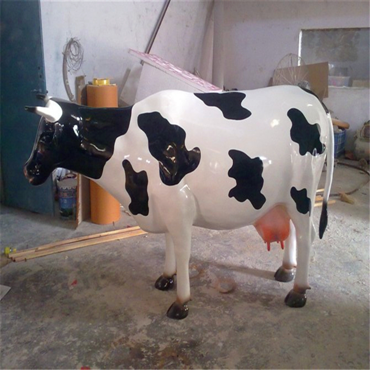 廣州玻璃鋼定做動物奶牛雕塑擺件