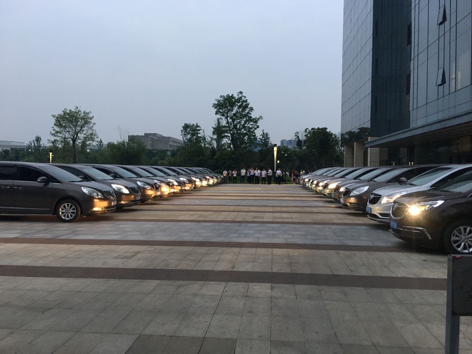 杭州租車-杭州包車-杭州包車公司-杭州汽車租賃-杭州租別克商務(wù)-杭州租別克商務(wù)車