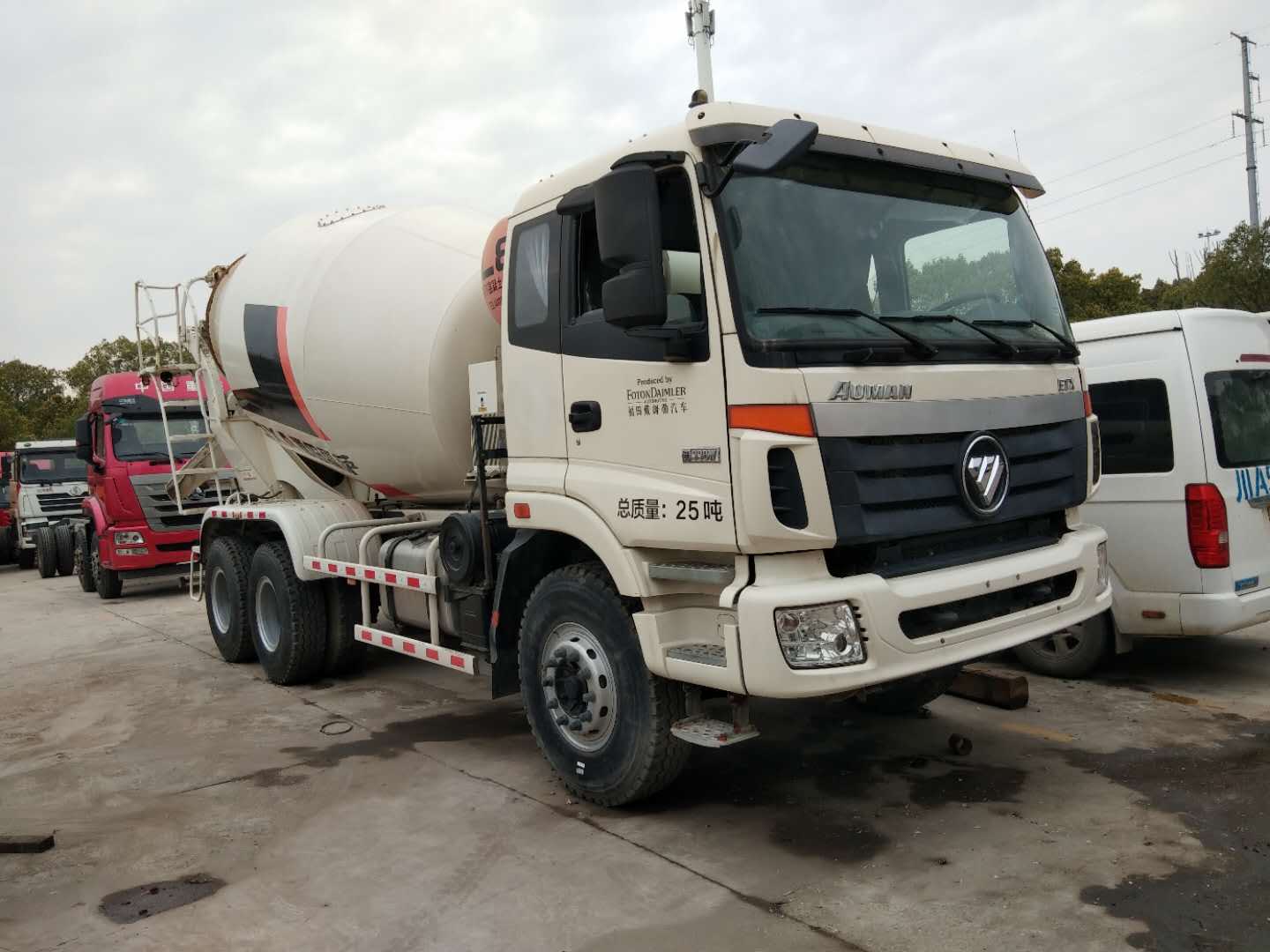 供應(yīng)庫存積壓福田雷薩12方攪拌車