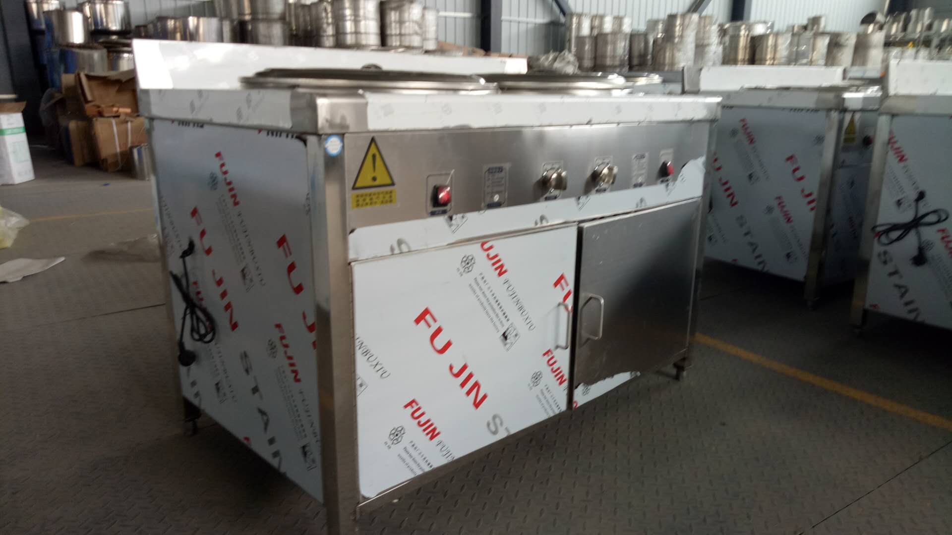 湯廚牌雙頭煮面爐廠(chǎng)家直銷(xiāo)湯爐冒菜爐燃?xì)怆妰捎谜J(rèn)準(zhǔn)*售后有保障