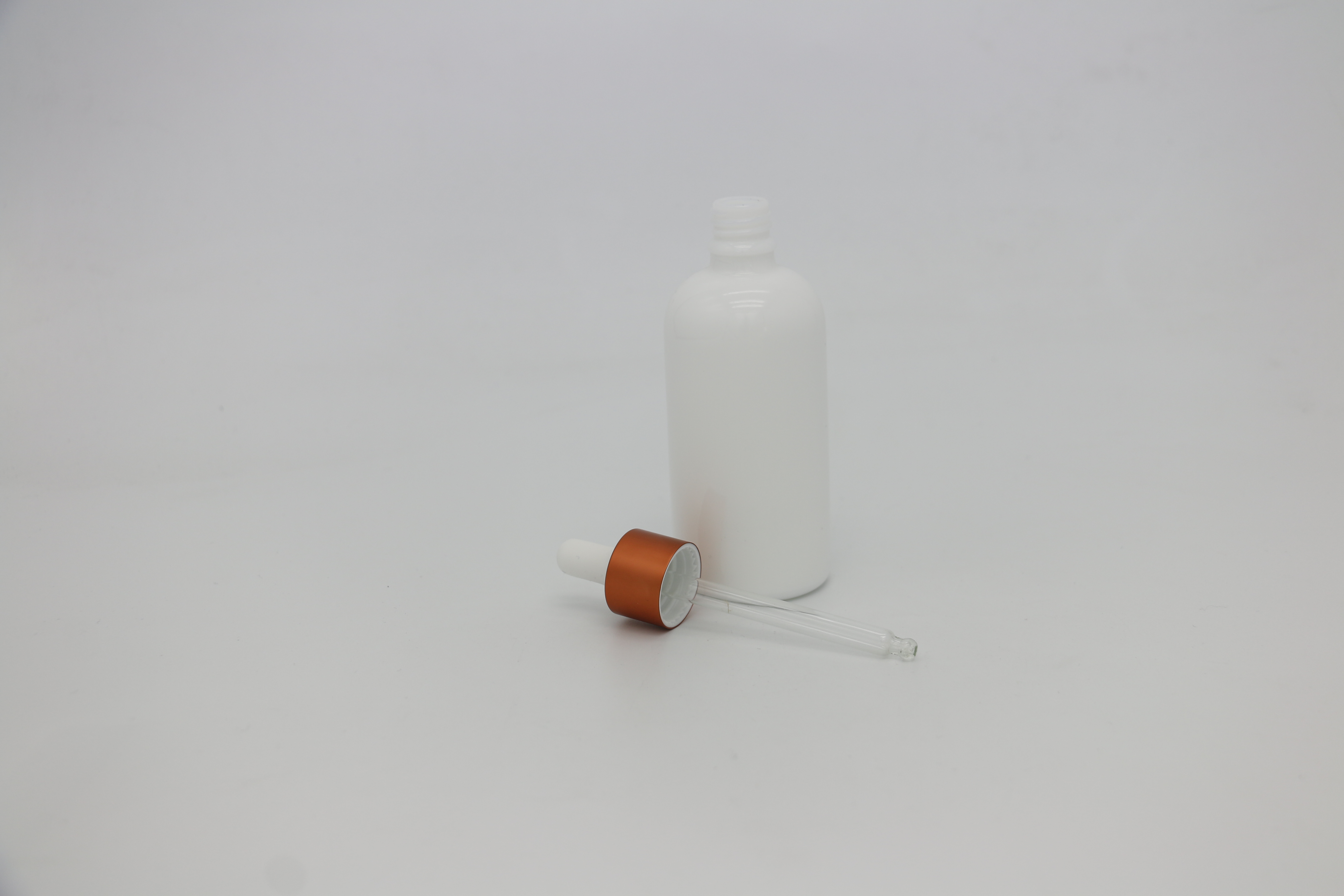 江蘇白瓷精油瓶生產(chǎn)廠(chǎng)家-批發(fā)商-供應(yīng)-多少錢(qián)【江陰福華日化包裝有限公司】