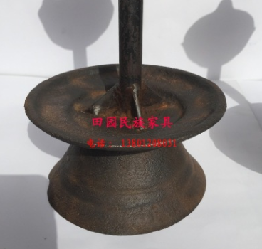 田園中式鐵藝燭臺(tái)復(fù)古做舊老油燈會(huì)廠家直銷