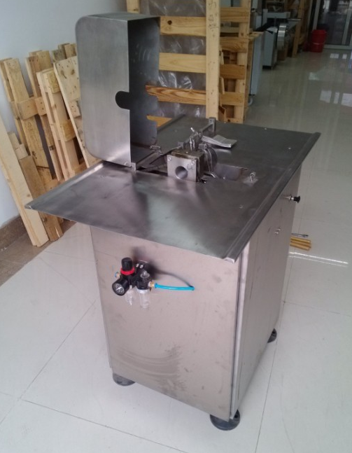 長期生產(chǎn) 半自動(dòng)扎香腸扎結(jié)機(jī)AGZG-1 批發(fā)供應(yīng)優(yōu)質(zhì)扎線機(jī)電動(dòng)