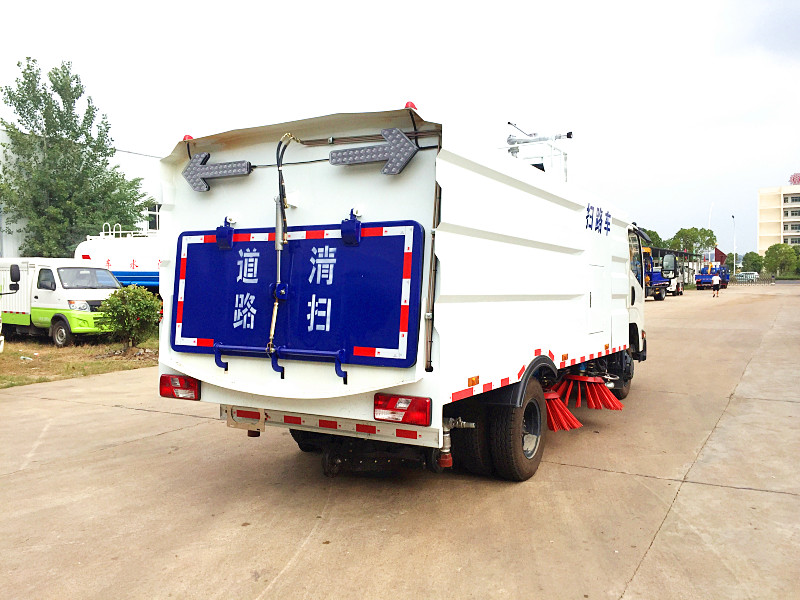 江蘇江鈴中型掃路車報(bào)價(jià).江蘇江鈴掃路車廠家直銷.江蘇江鈴中型道路清掃車廠家促銷