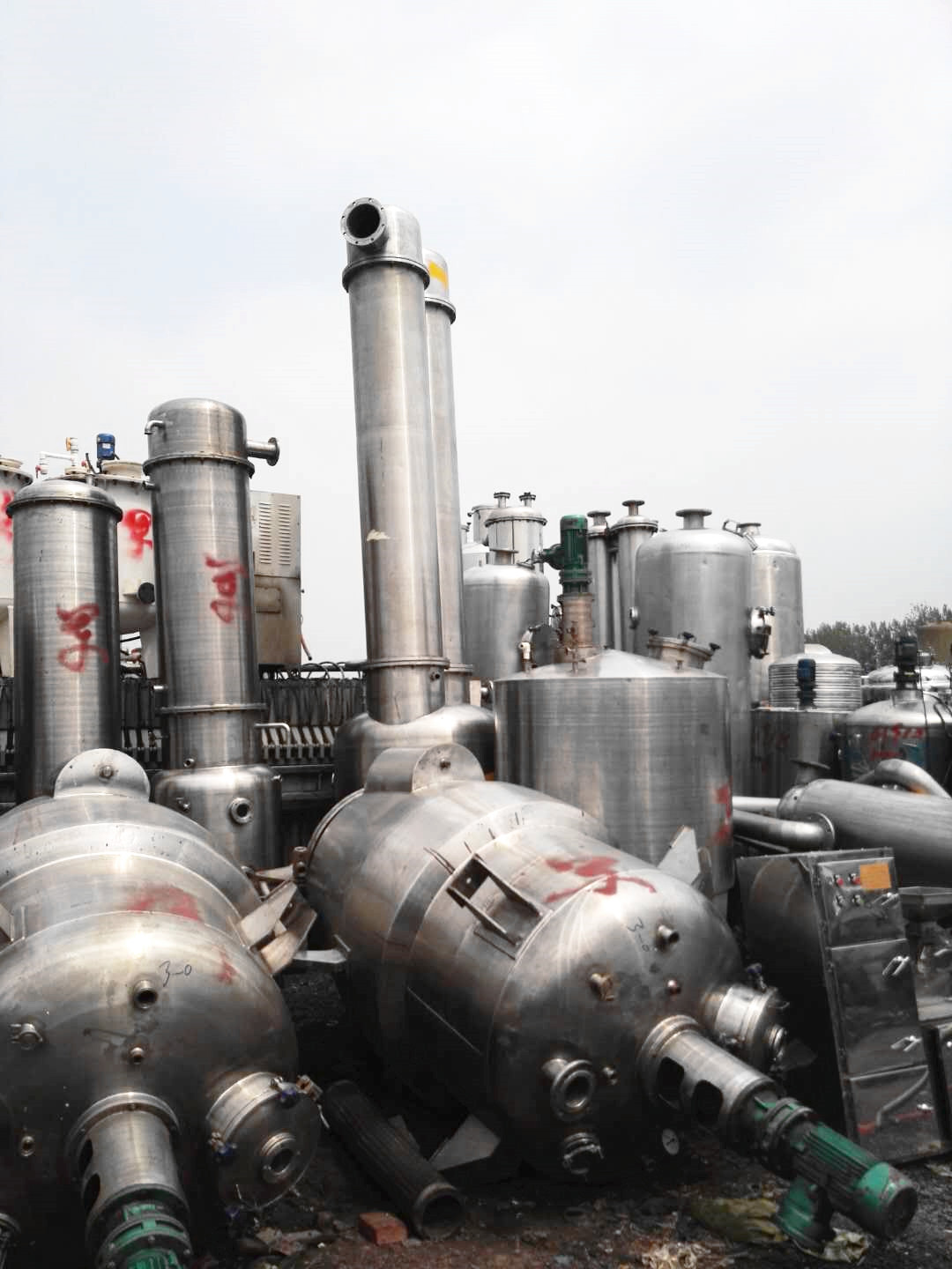 九成新3噸單效二手強制循環(huán)蒸發(fā)器廢鐵價出售 3噸強制循環(huán)蒸發(fā)器