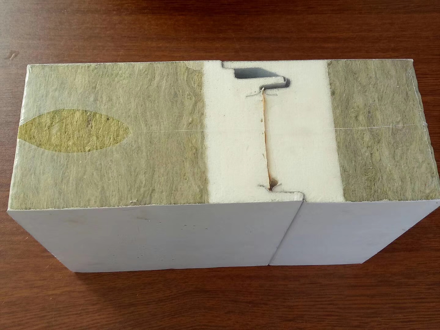 沈陽聚氨酯封邊巖棉復(fù)合板-中海建材