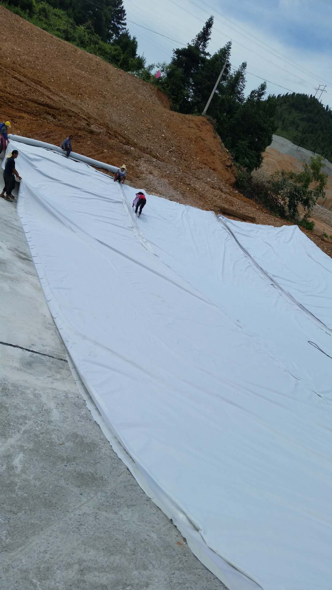 生產(chǎn)銷售防滲復(fù)合土工膜