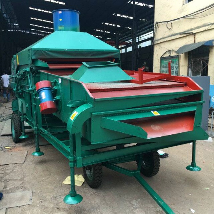 大型糧倉里糧食篩雜*篩選機