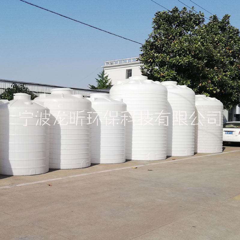 龍昕塑料儲(chǔ)罐PE水箱10噸化工塑料桶加厚水塔污水儲(chǔ)存罐廠家直銷(xiāo)