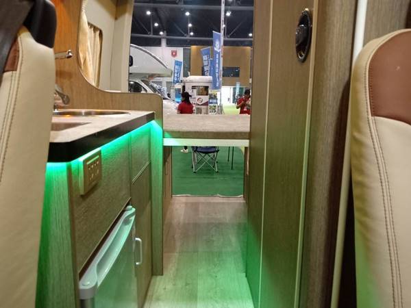 6座大通V80B型房車價格