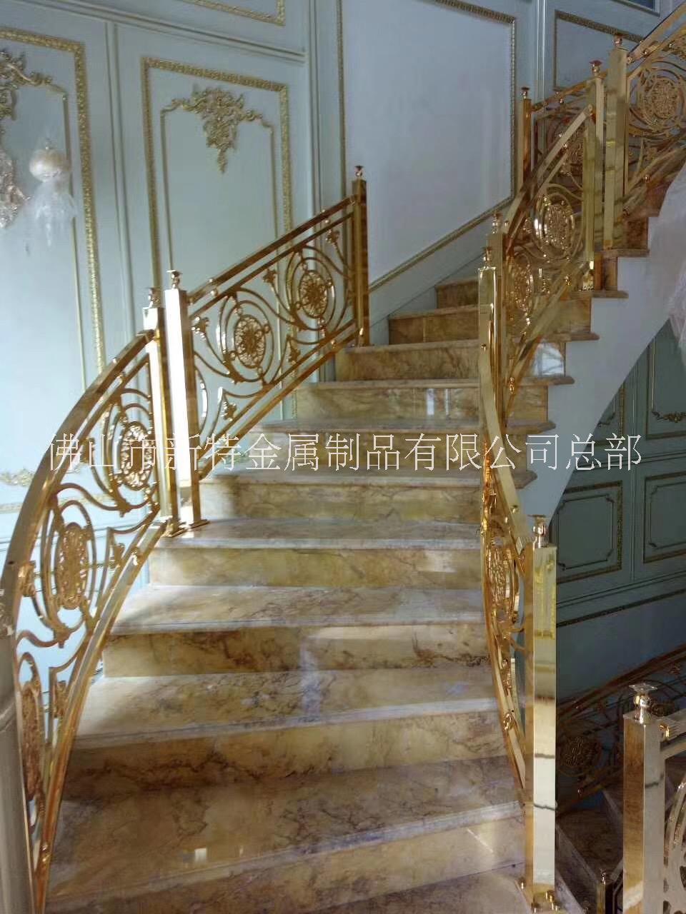 上門測量西安別墅安裝銅藝歐式旋轉(zhuǎn)K金樓梯欄桿