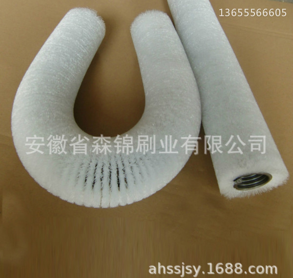 廠家批發(fā)纏繞式刷輥，彈簧毛刷輥，毛刷條纏繞毛刷。歡迎訂購
