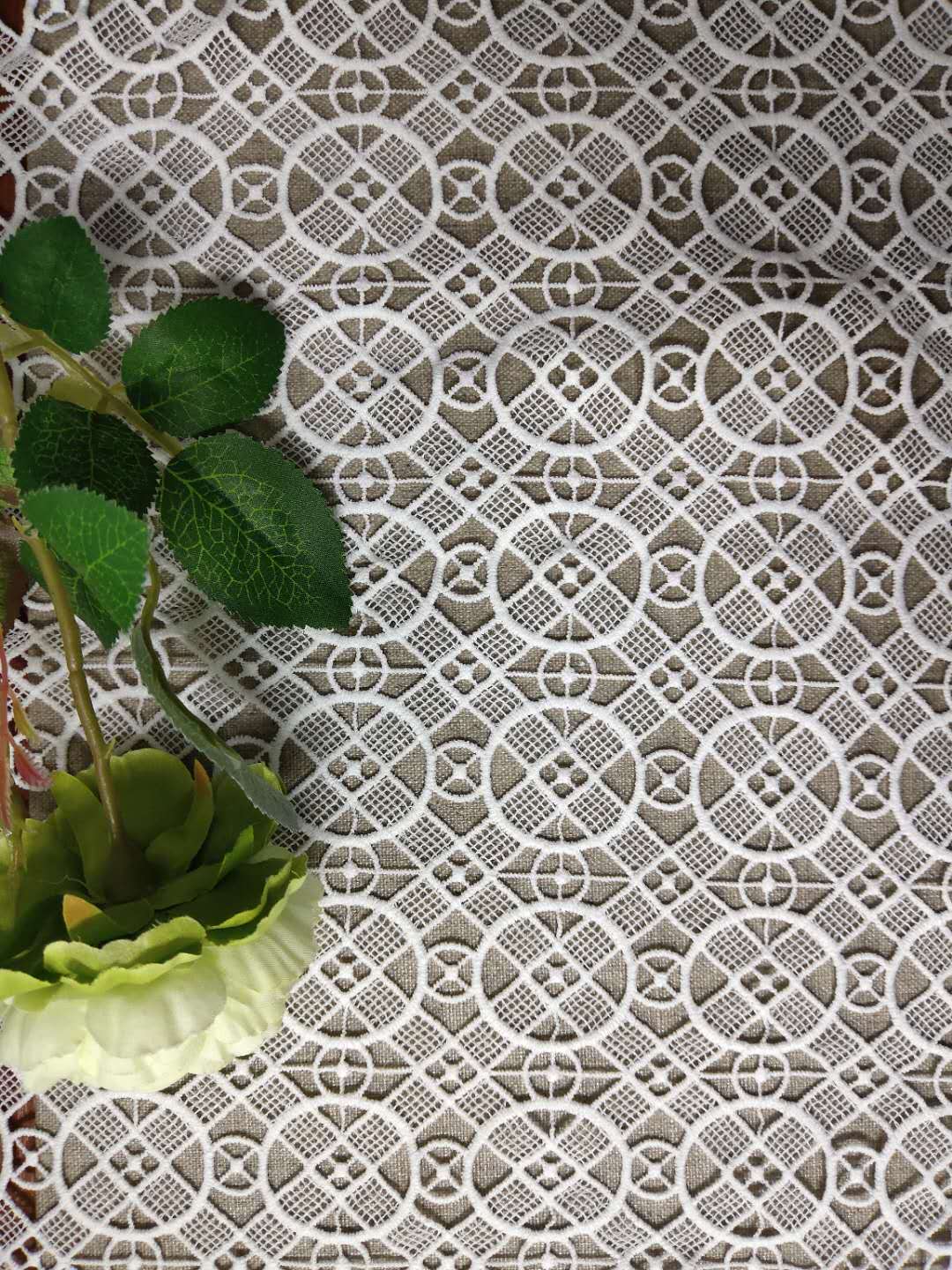 水溶牛奶絲刺繡花邊滿幅，時(shí)尚女裝服飾花邊刺繡