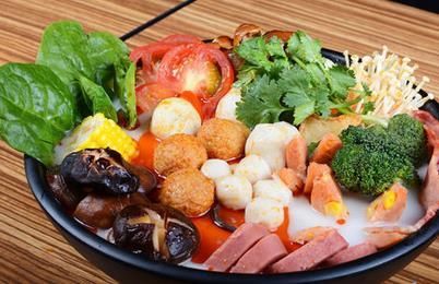 骨湯麻辣燙*法大全   骨湯麻辣燙底料配方    骨湯麻辣燙底湯怎么熬制