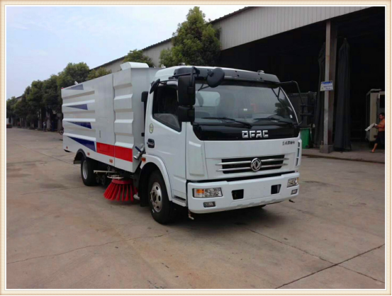 東風(fēng)多利卡洗掃車，東風(fēng)多利卡洗掃車配置，東風(fēng)多利卡多功能掃路車圖片，東風(fēng)多利卡多功能路面掃路車廠家