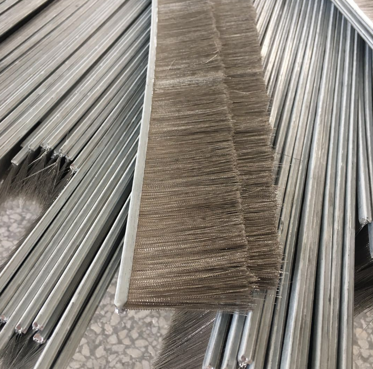 廠(chǎng)家直銷(xiāo)鋼絲不銹鋼絲各類(lèi)條刷 工業(yè)防塵密封鐵皮毛刷條可定制