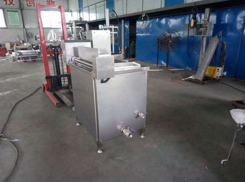 半自動(dòng)翻轉(zhuǎn)式油炸機(jī)選擇山東三智機(jī)械 電加熱半自動(dòng)翻轉(zhuǎn)式油炸機(jī)直銷商