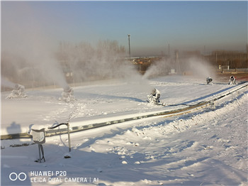 滑雪場造雪機(jī)在人工造雪機(jī)設(shè)備下需要的條件諾 諾泰克雪*造雪機(jī)造雪量大