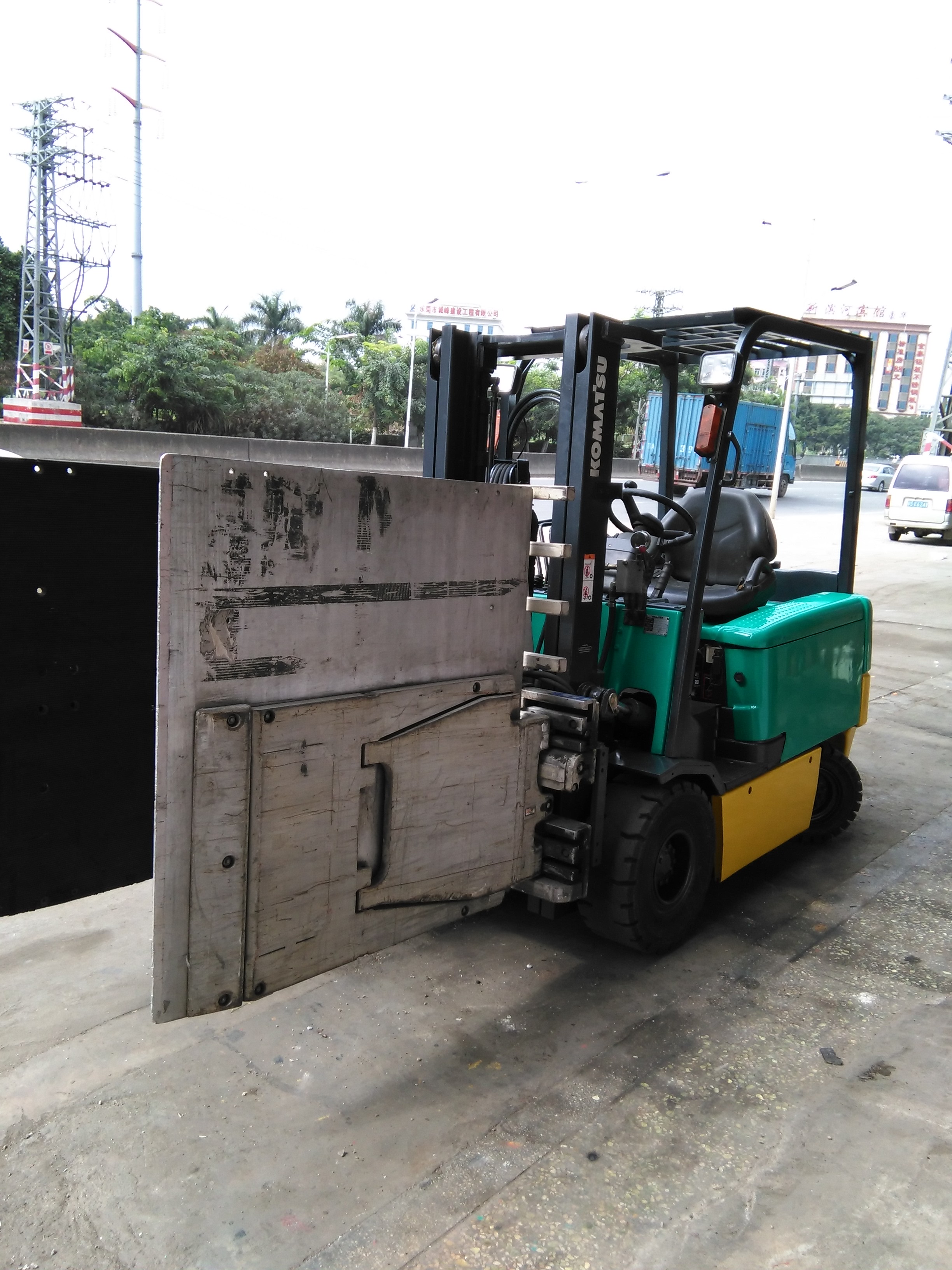 現(xiàn)貨供應(yīng)各種叉車租賃- 推拉器叉車 紙箱夾叉車 旋轉(zhuǎn)夾叉車