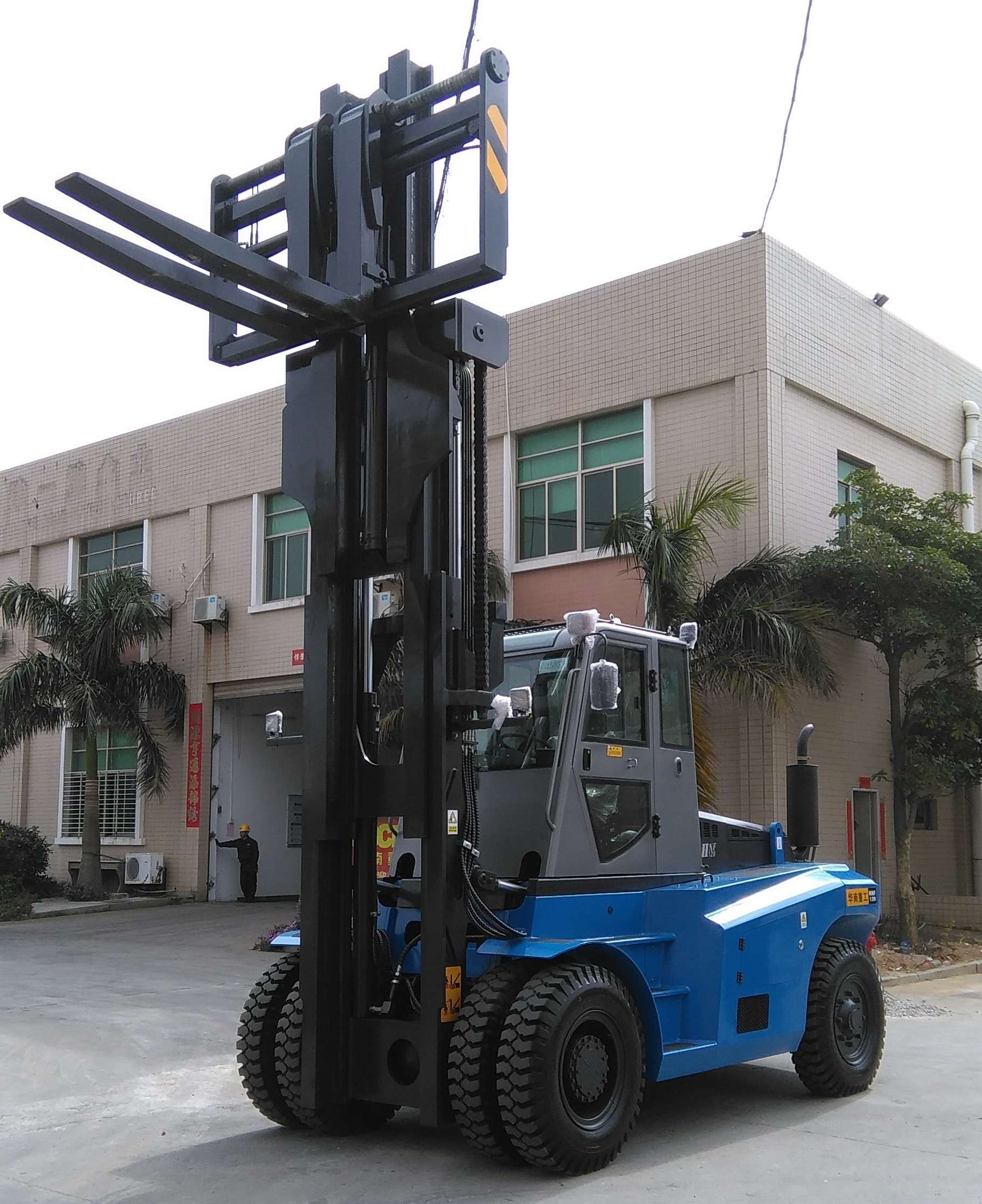 華南重工12噸叉車  華南重工12噸叉車價格  華南重工12噸叉車廠家    12噸叉車什么牌子好華南重工