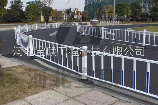 市政護欄 市政隔離柵 道路隔離網(wǎng)